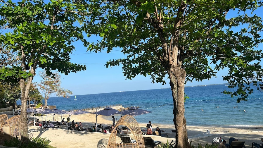 Condo Resort 1 Br by Rosenda B.