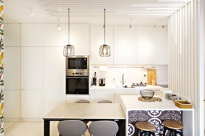Fridge, microwave, oven, stovetop - Contemporary, with patio and pool (Cabanas de tavira)