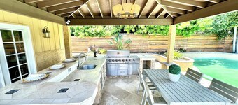 Family Retreat - game room & basketball court in La Mesa