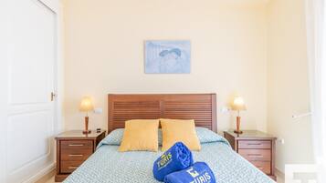 1 dormitorio, tabla de planchar con plancha, wifi gratis y ropa de cama