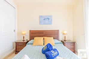 1 habitación, tabla de planchar con plancha, wifi gratis y ropa de cama