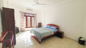 4 chambres, fer et planche à repasser, Wi-Fi, draps fournis