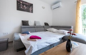 1 bedroom, free WiFi, bed sheets