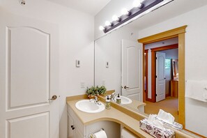 Hårføner og håndklær