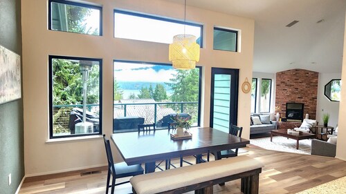 Cozy Lakeview Sunsets & Cinema