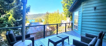 Cozy Lakeview Sunsets & Cinema