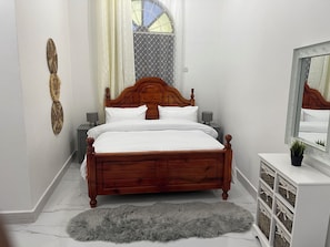 9 bedrooms, iron/ironing board, WiFi, bed sheets
