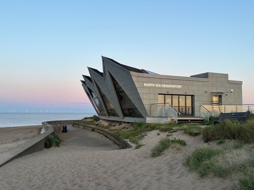 Quiet Beachside Apartment Chapel St Leonards, family and pet friendly