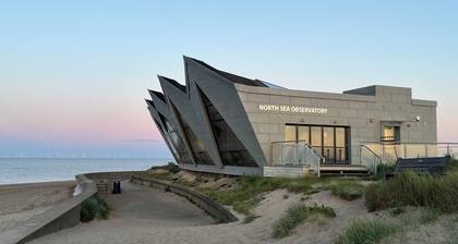 Quiet Beachside Apartment Chapel St Leonards, family and pet friendly