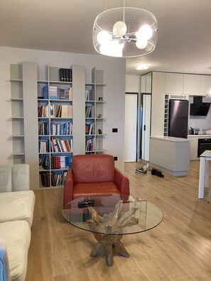 Living area - Superb 2-bedroom apartment in gorgeous White Hill Currila Durrës with AC, WiFi (Durrës)