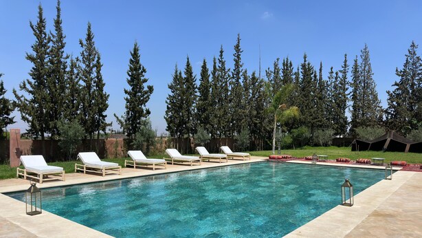 حمام سباحة