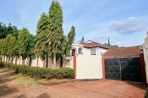 Entrée de l’hébergement