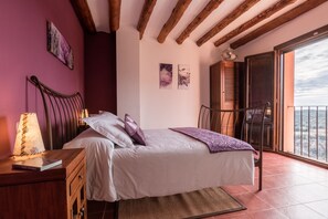 1 chambre, décoration personnalisée, ameublement personnalisé, bureau