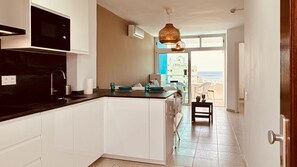 Fridge, microwave, dishwasher, coffee/tea maker - Beach Star Apartment in Maspalomas (San Bartolomé de Tirajana)