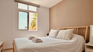 2 bedrooms, iron/ironing board, free WiFi
