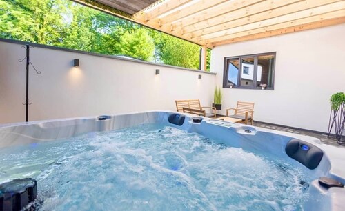 Vacation home with jacuzzi