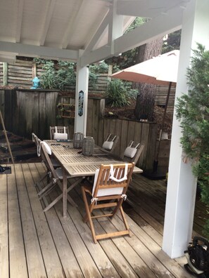 屋外ダイニングエリア