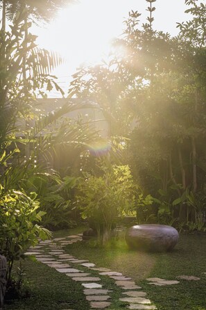 Luxury-Villa, Terrasse, Gartenblick | Terrasse/Patio