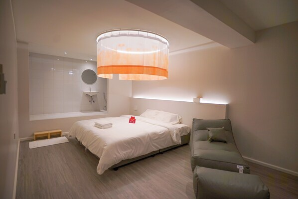 Deluxe Studio Suite | Free WiFi