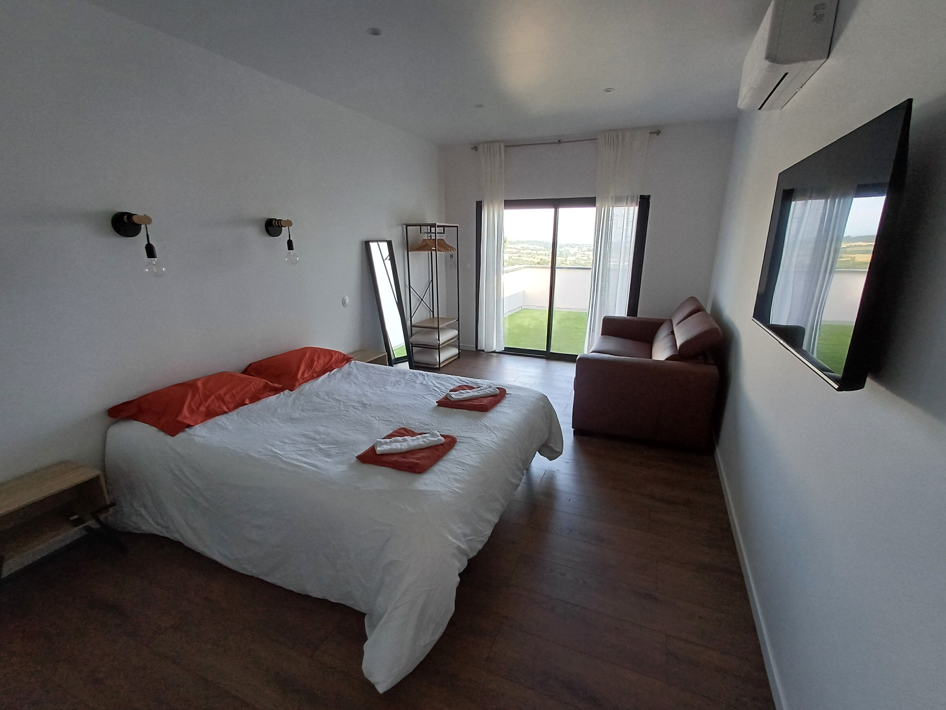 2 slaapkamers, een strijkplank/strijkijzer, wifi, beddengoed