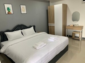 Standard Room, 1 King Bed, Private Bathroom | Desk, laptop workspace, free WiFi