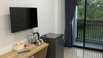 โต๊ะทำงาน, พื้นที่ทำงานแบบใช้แล็ปท็อป, Wi-Fi ฟรี