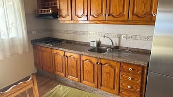 Standard-Ferienhaus, Meerblick | Eigene KĂŒche | GroĂer KĂŒhlschrank, Herdplatte, Wasserkocher mit Kaffee-/Teezubehör