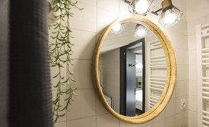 Sèche-cheveux, serviettes fournies