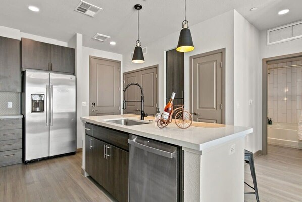 Fridge, microwave, oven, stovetop