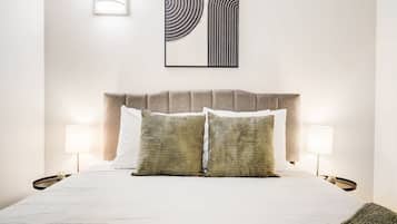 2 bedrooms, desk, iron/ironing board, WiFi