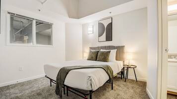 2 bedrooms, desk, iron/ironing board, WiFi