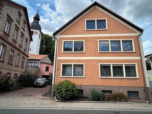 Exterior - Ferienwohnung an der Linde in Altertheim an Autobahn A3 A81 (Altertheim)