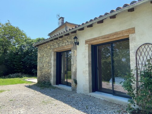 Bed & Breakfast avec salon, kitchinette, terrasse, jardin privé et clos