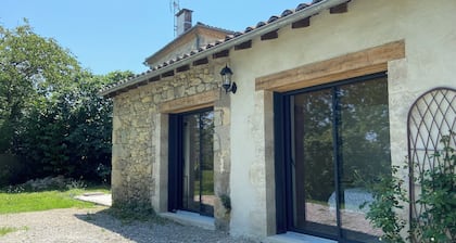 Bed & Breakfast avec salon, kitchinette, terrasse, jardin privé et clos