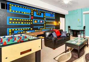 Games room - Pool w/Private View! Harry Potter, Mickey Murals. (Four Corners)