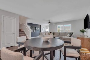 Dining - The Emerald (Savannah)