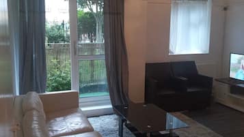 Apartment | Wohnbereich | Flachbildfernseher