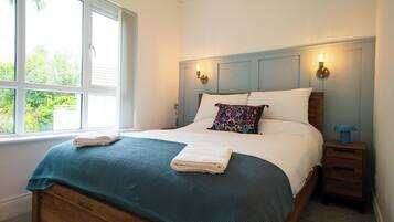 8 habitaciones, escritorio y tabla de planchar con plancha