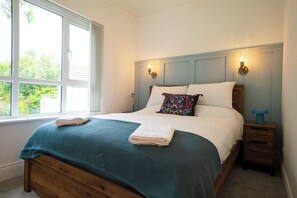 8 habitaciones, escritorio y tabla de planchar con plancha 