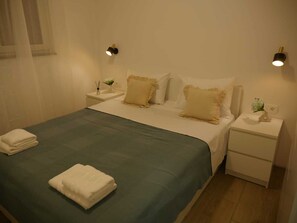 Apartment | 2 bedrooms, iron/ironing board, free WiFi, bed sheets