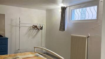 1 chambre, fer et planche Ă  repasser, Wi-Fi, draps fournis