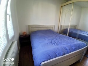 4 chambres, fer et planche à repasser, Wi-Fi, draps fournis