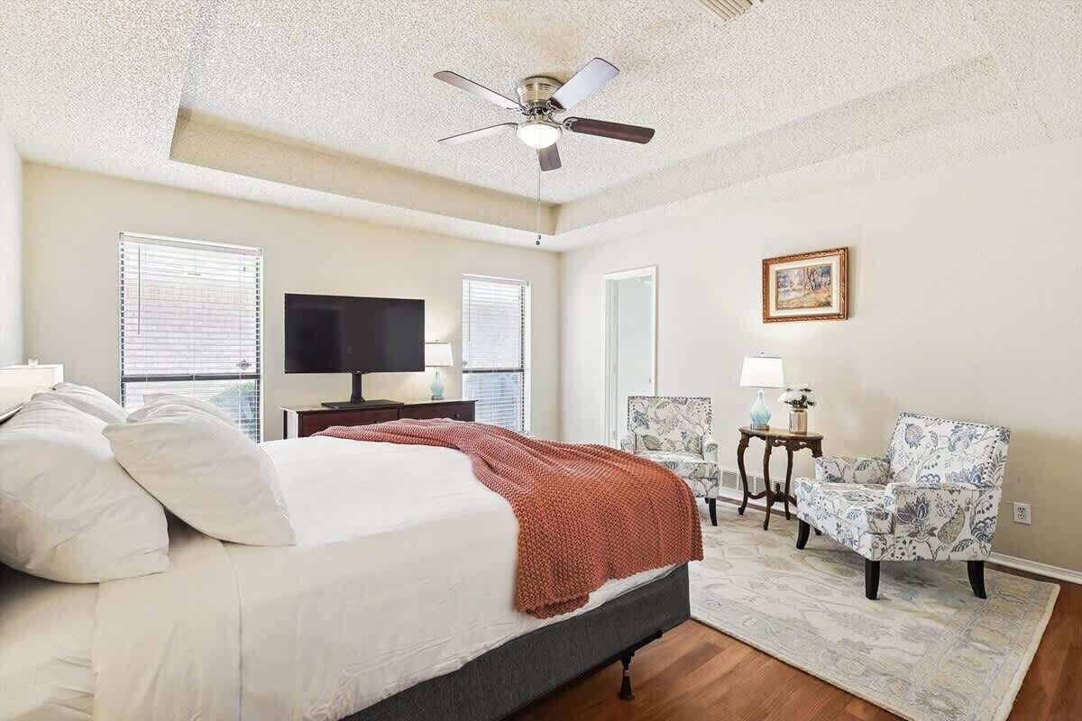 2 habitaciones, tabla de planchar con plancha, wifi y ropa de cama 