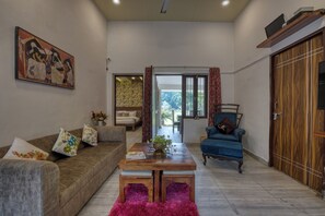 9 bedrooms, iron/ironing board, WiFi, bed sheets