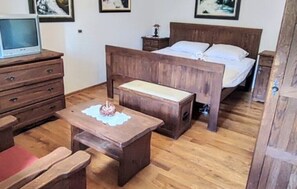 5 Schlafzimmer, Bügeleisen/Bügelbrett, kostenloses WLAN, Bettwäsche