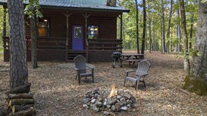Outdoor dining - Lost In The Past Cabin | Indoor Hot Tub + Fireplace | Pet-Friendly Hochatown Cabin Near Broken Bow Lake & Beavers Bend (Hochatown)