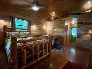 1 bedroom, free WiFi, bed sheets - Lost On The Lake Cabin (Hochatown)