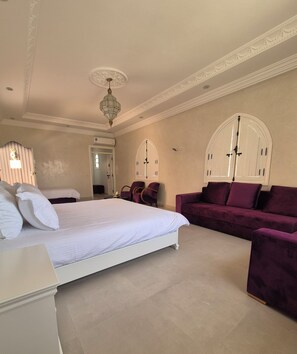 Deluxe Suite | Premium bedding, down comforters, Select Comfort beds - RIVE DU LAC (Lalla Takarkoust)