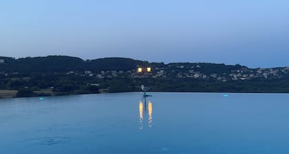Cozy apt with private office 24\7 Infinity salty heated pool barbecue sky dome