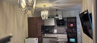Cozy apt with private office 24\7 Infinity salty heated pool barbecue sky dome